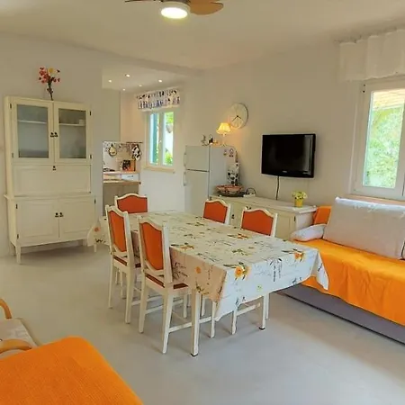 In With Sea View, Terrace, Wifi * Slatine