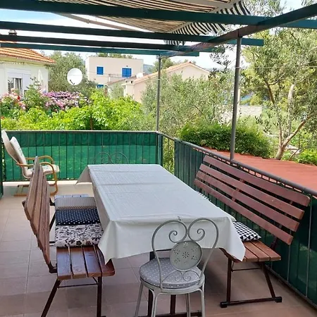 In With Sea View, Terrace, Wifi Apartament *